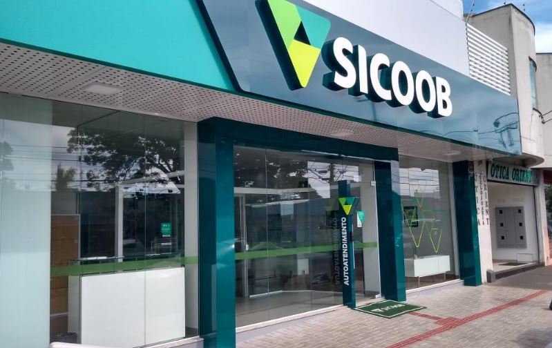 BANCO SICOOB CONTRATA PARA DIVERSAS ÁREAS; HÁ VAGAS SEM EXPERIÊNCIA